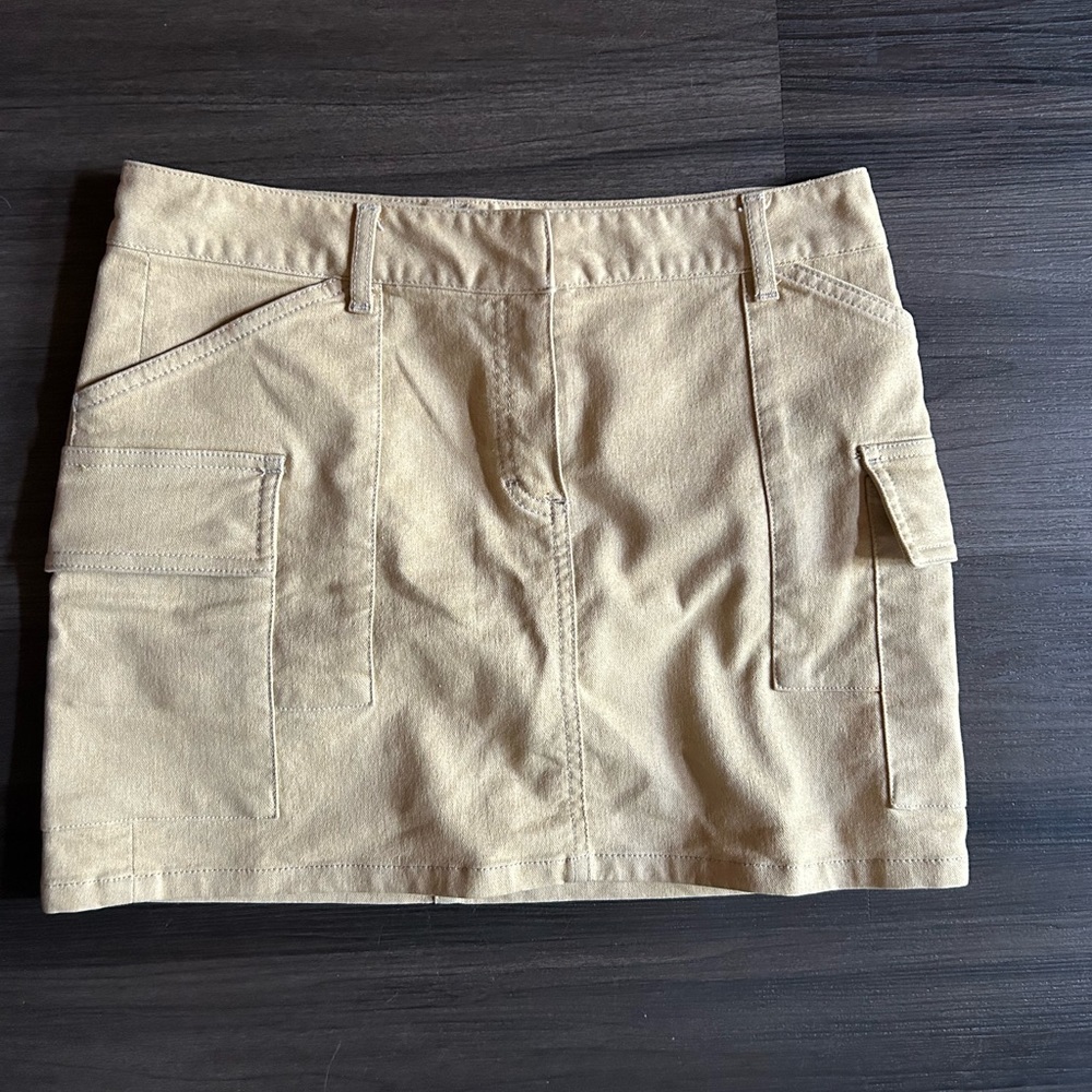 beige/tan cargo skirt